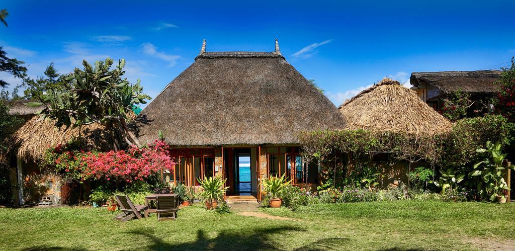 Chantauvent Guest House Blue Bay Exterior photo